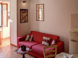 TV - Belvilla by OYO Mansion in Stresa (Stresa)