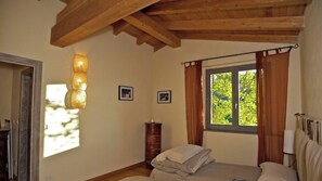 1 bedroom, free WiFi - Holiday Home in Imola with Forest & Pool (Lizzano in Belvedere)