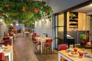 Daily continental breakfast (EUR 10 per person)