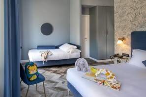 Habitació familiar | Minibar, caixa forta a l'habitació i escriptori 