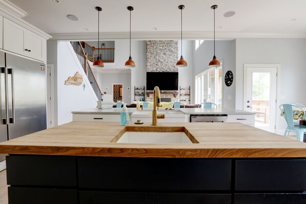 Interior - Bluegrass Boujee, Hot Tub, Bar, Game room, Chef kitchen

 (Lexington)