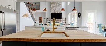 Bluegrass Boujee, Hot Tub, Bar, Game room, Chef kitchen

