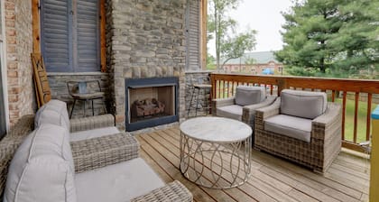 Bluegrass Boujee, Hot Tub, Bar, Game room, Chef kitchen