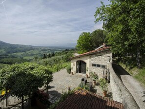 Terrace/patio - Agriturismo Poggio di Montepescoli - L'Aia (Pelago (fi))