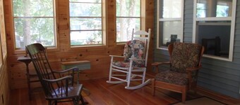 Restored 1920's peaceful, lakeside cottage