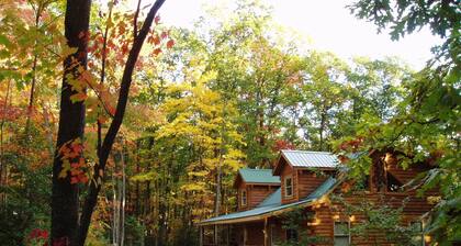 Pillow Rock Deluxe Luxury Log cabin in the New River Gorge area