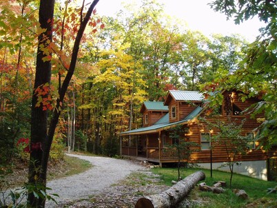 Pillow Rock Deluxe Luxury Log cabin in the New River Gorge area