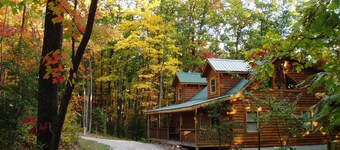Pillow Rock Deluxe Luxury Log cabin in the New River Gorge area