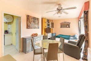 1 chambre, fer et planche à repasser, Wi-Fi gratuit, draps fournis