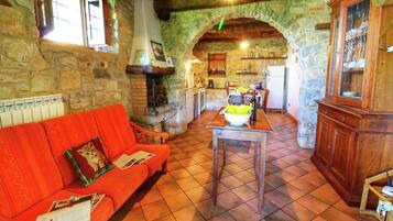 Télévision, cheminée