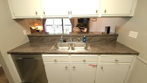 Interior - A Stone's Throw - 2bedrm/2bath 3 Pools & Hot Tub! (Branson)
