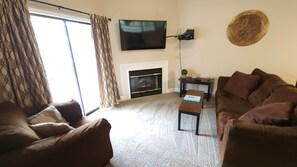Smart TV, fireplace, DVD player - Peaceful Possibilities - 3bedrm/3bath 3 Pools & Hot Tub! (Branson)