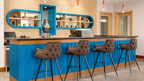 Lobby-lounge