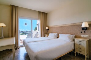 書桌、免費 Wi-Fi、床單