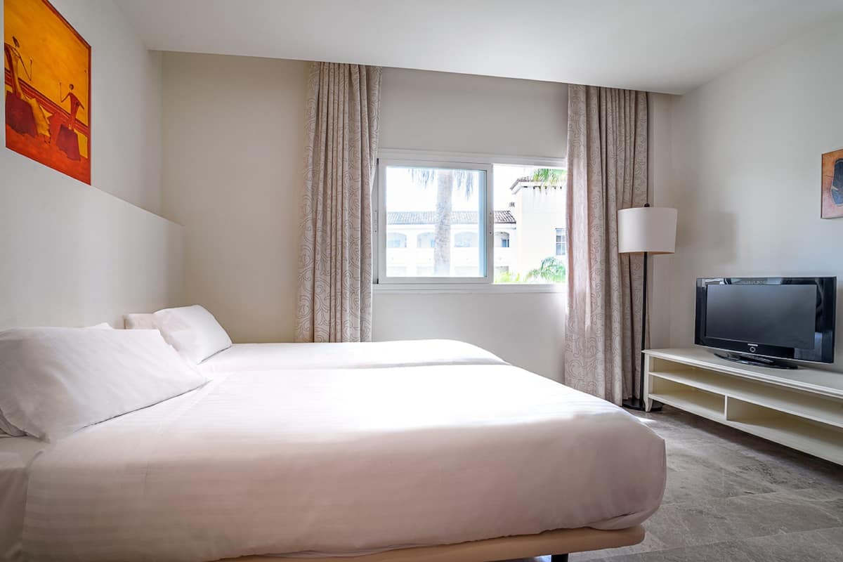 Desk, WiFi (free), bed sheets