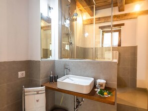 Shower, bidet - Pretty Farmhouse with pool (Sestino)