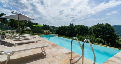 Pretty Farmhouse with pool