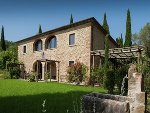 Exterior - Villa in Tuscany with Organic Wine Estate (Arezzo)