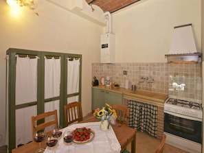 Four, plaque de cuisson, cafetiĂšre/bouilloire