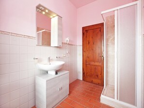 Dusche, Bidet, Handtücher