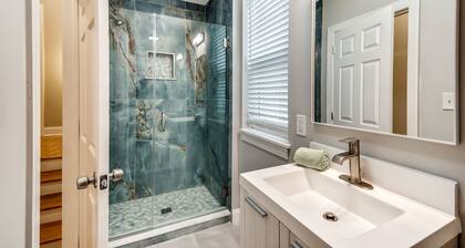 Exquisite Downtown 5B/3.5B w/Patio!