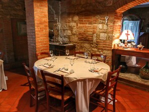 Dining - Sunny Apartment with Pool (Colle val D'elsa)
