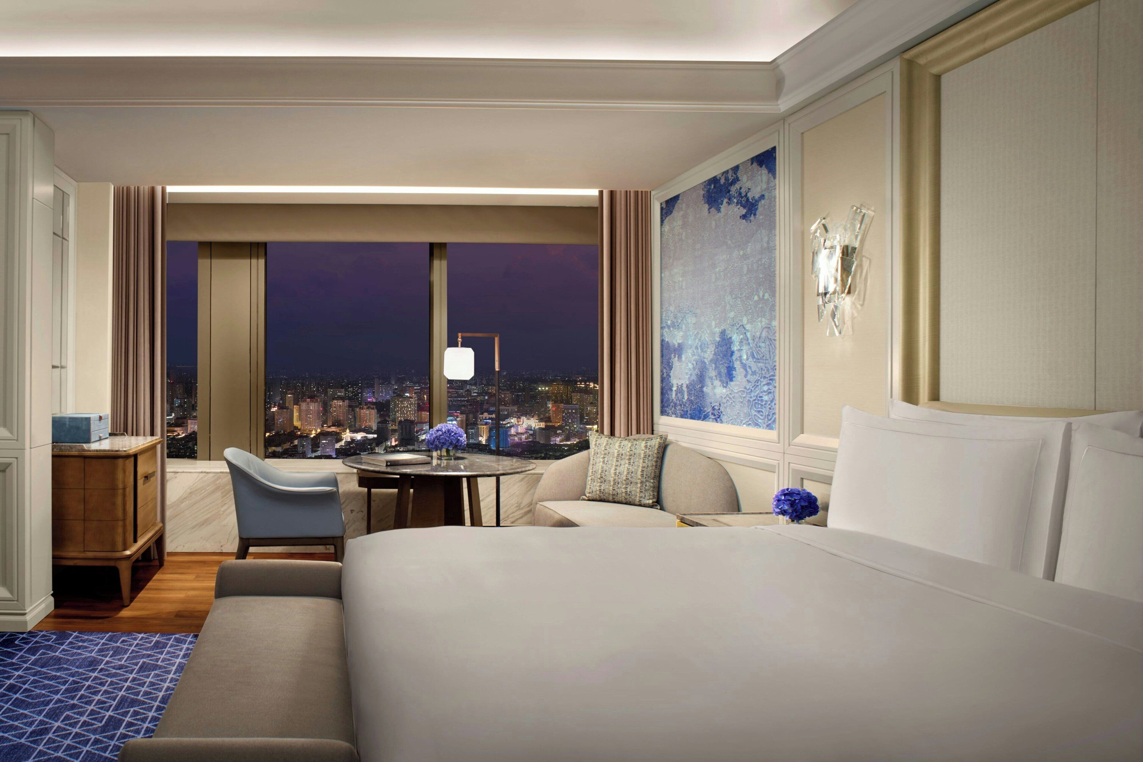 Deluxe Room, 1 King Bed, City View