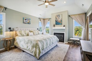 6 bedrooms, travel crib, WiFi, bed sheets