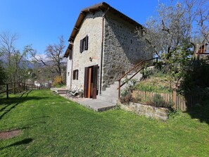 Unclassified image, 3 of 40, button - Cottage in Casoli near Ski Slopes (Bagni di Lucca)