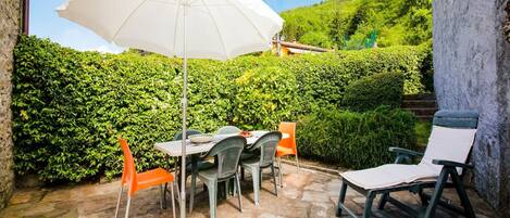 تناول الطعام بالخارج