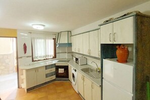 冰箱、微波炉、烤箱、炉灶