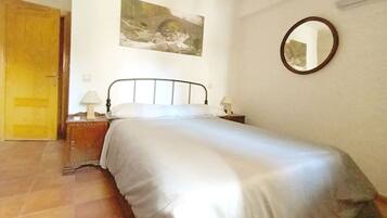 3 slaapkamers, reisbedje, gratis wifi, beddengoed