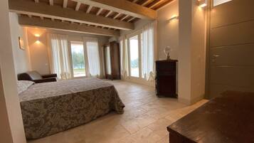 6 bedrooms, WiFi