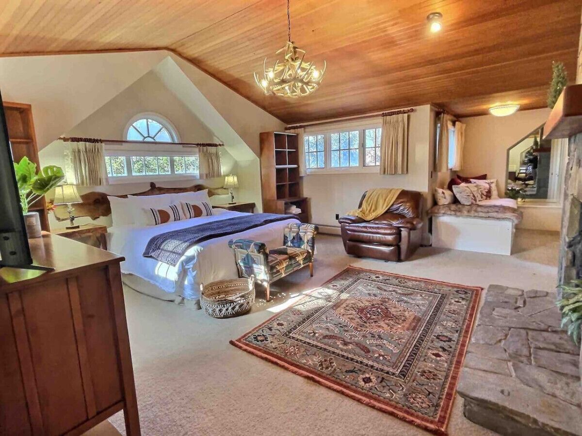 6 habitaciones, escritorio y tabla de planchar con plancha 