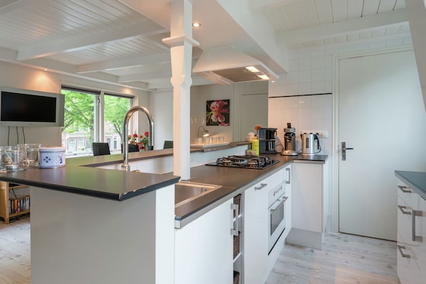 Microwave, oven, dishwasher