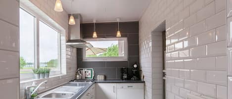 Microwave, dishwasher, coffee/tea maker, high chair