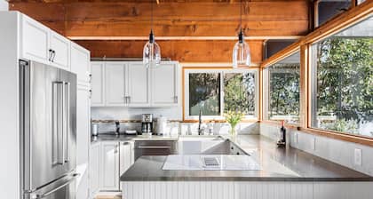Enjoy Paradise on Lake Sammamish