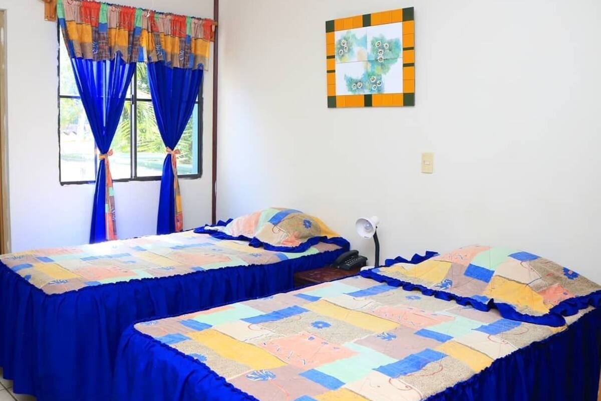 junior room | 1 bedroom, bed sheets