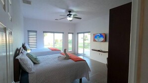 3 habitaciones, tabla de planchar con plancha, wifi y ropa de cama 
