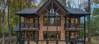 Hot Tub, Fireplace, Private Balcony, Views, Game Room & Free Attractions!