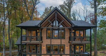 Hot Tub, Fireplace, Private Balcony, Views, Game Room & Free Attractions!