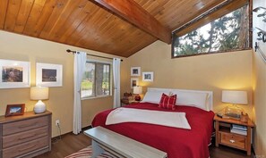 3 bedrooms, travel cot, free WiFi, bed sheets