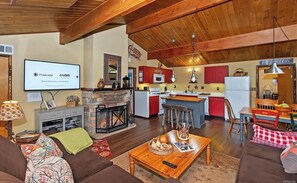 Smart-TV, Kamin, Arbeitsbereiche