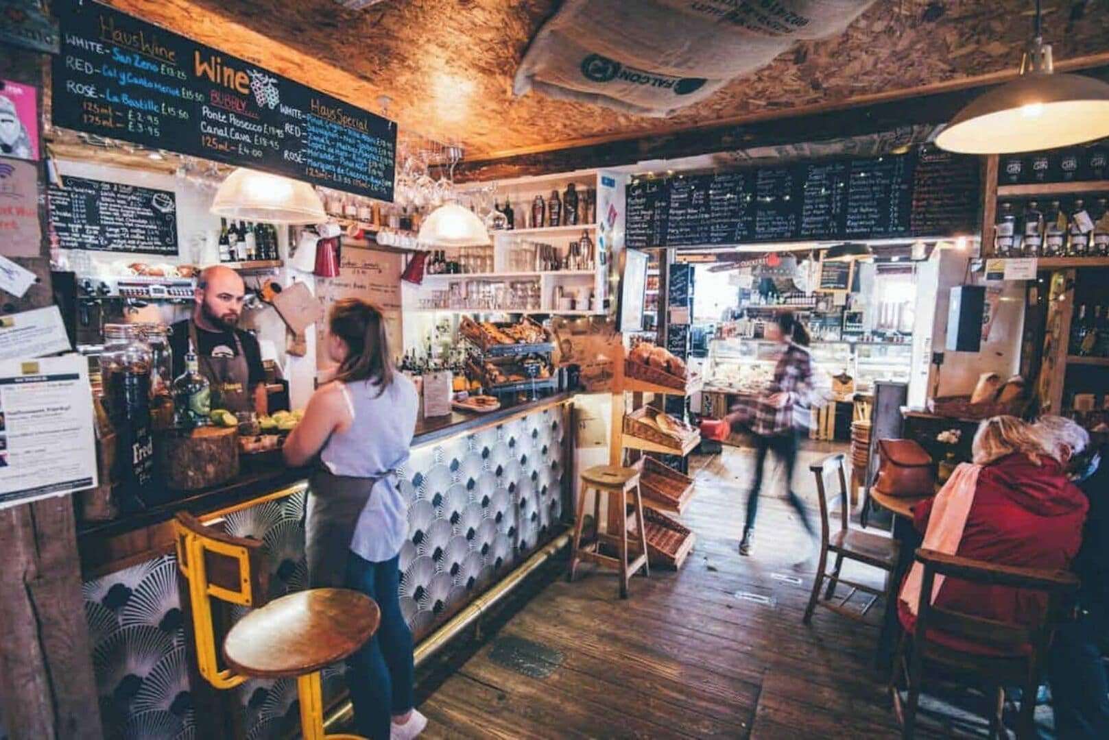 Bar (in der Unterkunft)