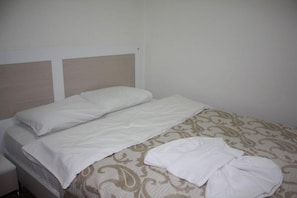 Minibar, desk, laptop workspace, free WiFi