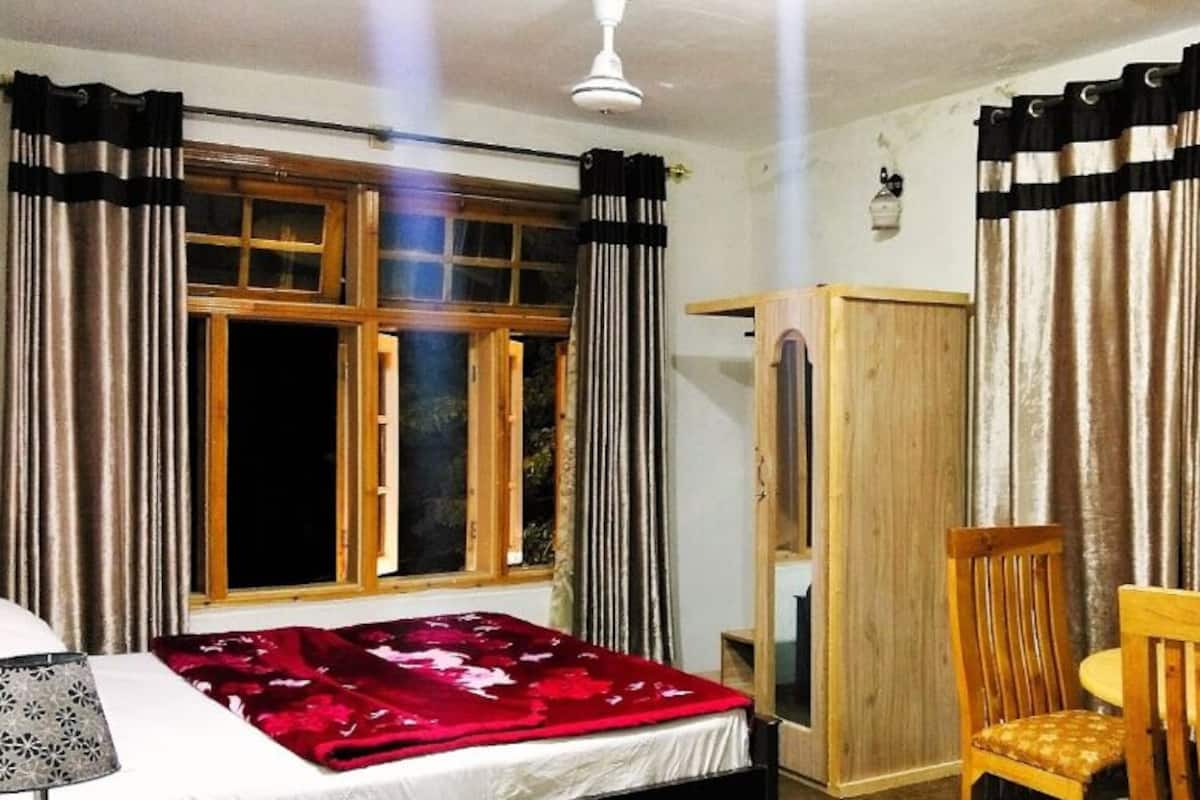 Standaard driepersoonskamer | Gratis wifi, beddengoed