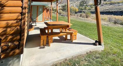 Yellowstone Riverbend Cabin - Waterfront + Wildlife + Walk in YNP solo 1500 pies
