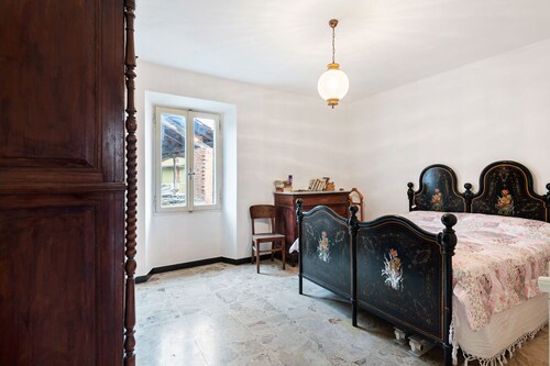 Einfaches Ferienhaus in Predosa mit Garten