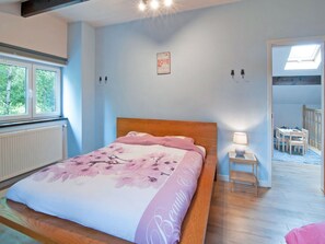 4 bedrooms, WiFi - Scenic Stay in Xhoffraix (Xhoffraix)