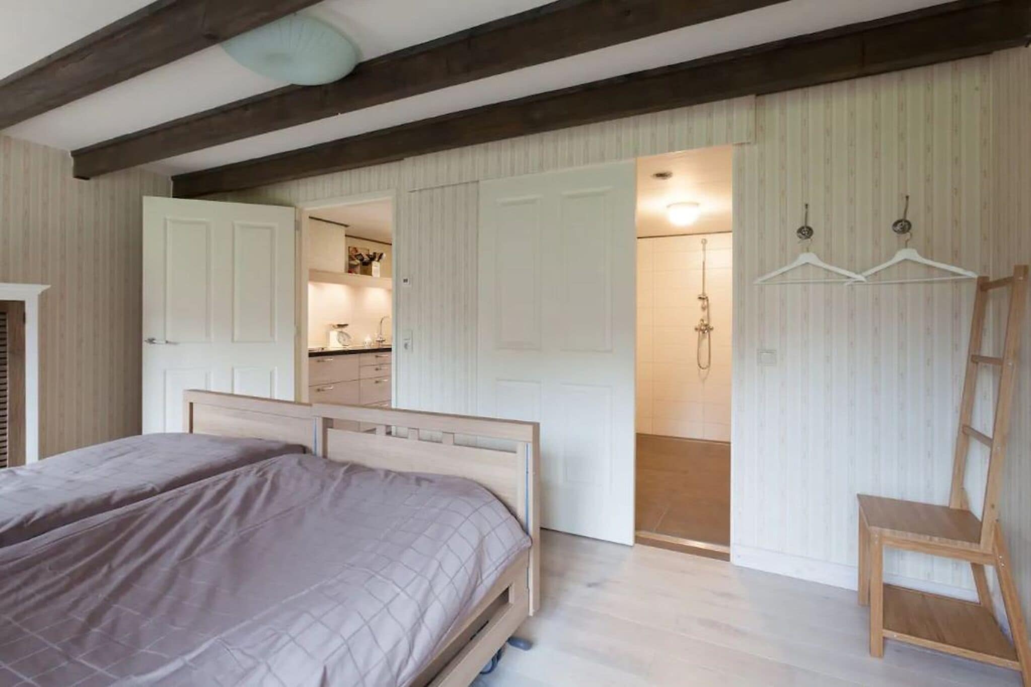 6 bedrooms, iron/ironing board, WiFi, wheelchair access